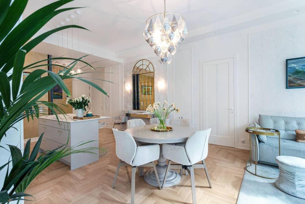 וילנה Jogailos Residence Peaceful Old Town Luxury 3 Bdr, 2 Bthr, Free Garage, Top-Speed Wifi מראה חיצוני תמונה