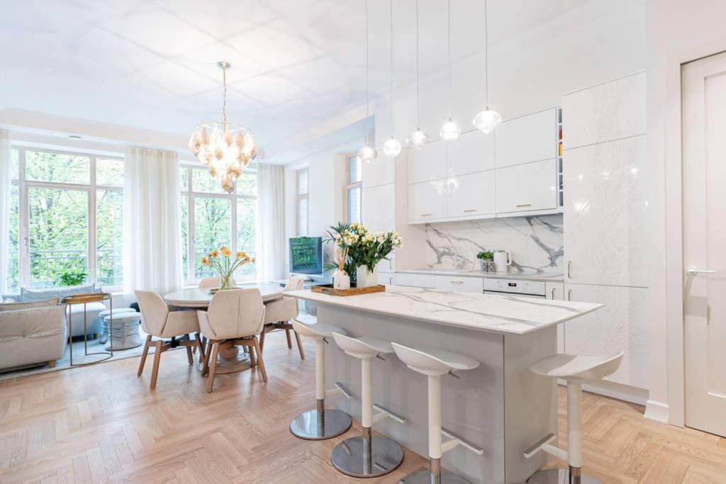 וילנה Jogailos Residence Peaceful Old Town Luxury 3 Bdr, 2 Bthr, Free Garage, Top-Speed Wifi מראה חיצוני תמונה